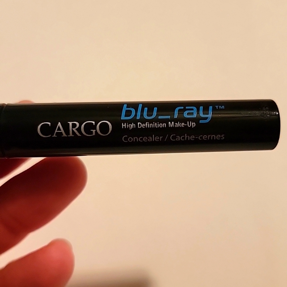 New Cargo concealer / cache-cernes